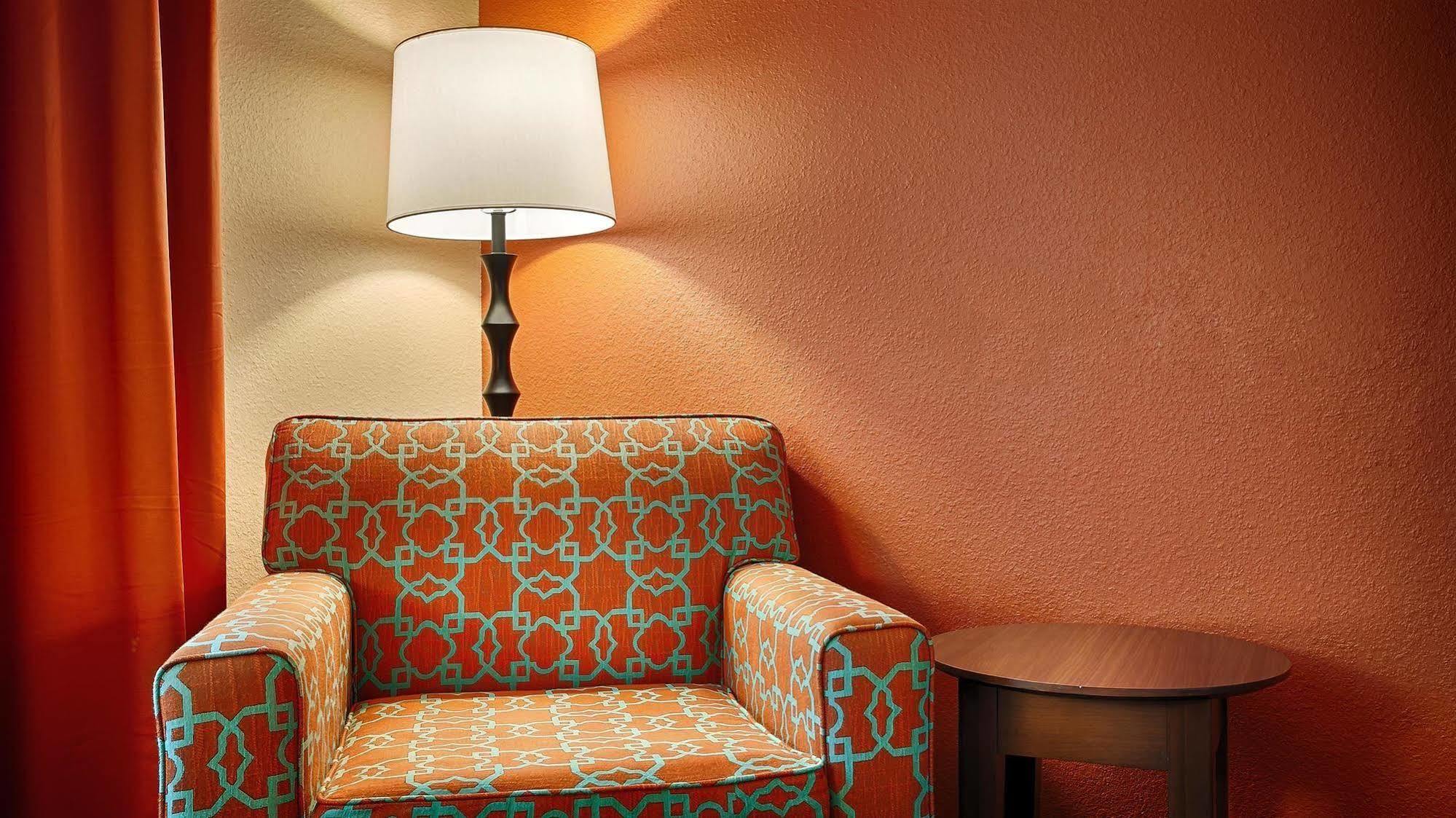 Best Western Plus Longhorn Inn & Suites Luling Exterior photo